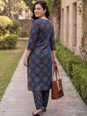 women ethnic motifs printed regular cotton kurta with trousers 3