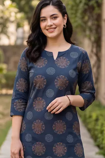 women ethnic motifs printed regular cotton kurta with trousers