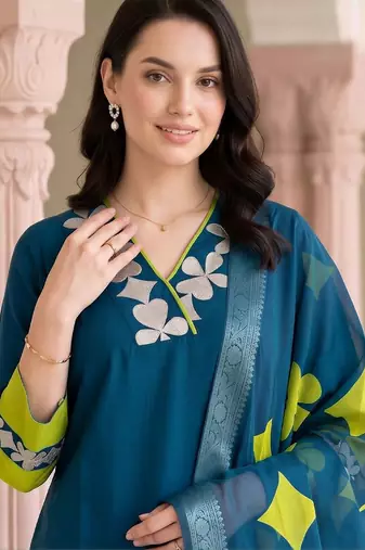 women ethnic motifs embroidered regular thread work kurta with trousers & with dupatta