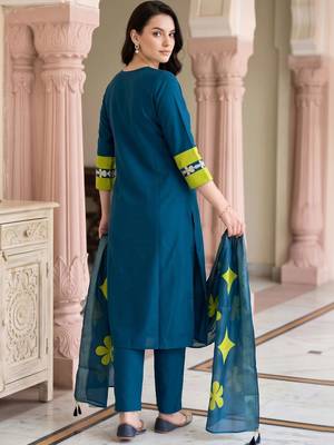 women ethnic motifs embroidered regular thread work kurta with trousers & with dupatta 4