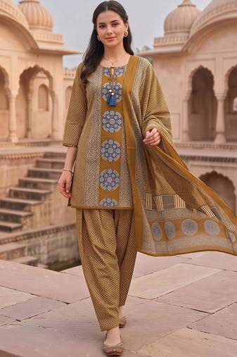 women printed regular cotton kurta with patiala & with dupatta