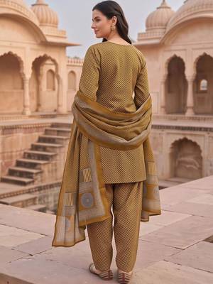 women printed regular cotton kurta with patiala & with dupatta 4