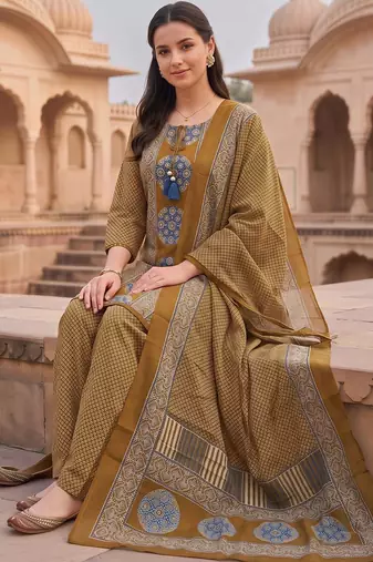 women printed regular cotton kurta with patiala & with dupatta