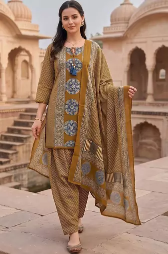 women printed regular cotton kurta with patiala & with dupatta