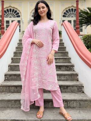women ethnic motifs embroidered regular thread work kurta with trousers & with dupatta 2