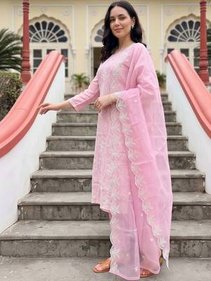 women ethnic motifs embroidered regular thread work kurta with trousers & with dupatta 4