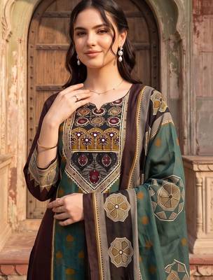 women ethnic motifs printed regular cotton kurta with trousers & with dupatta 2