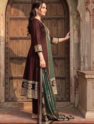 women ethnic motifs printed regular cotton kurta with trousers & with dupatta 3