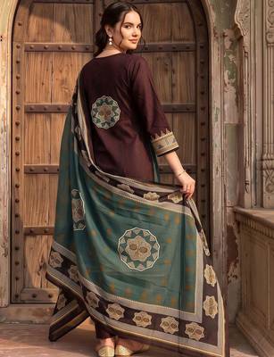 women ethnic motifs printed regular cotton kurta with trousers & with dupatta 4