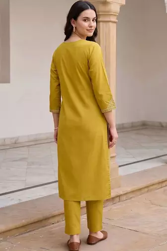 women ethnic motifs embroidered regular thread work cotton kurta with trousers & with dupatta