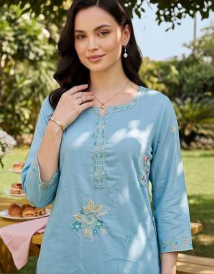 women floral embroidered regular thread work cotton kurta with trousers & with dupatta 2