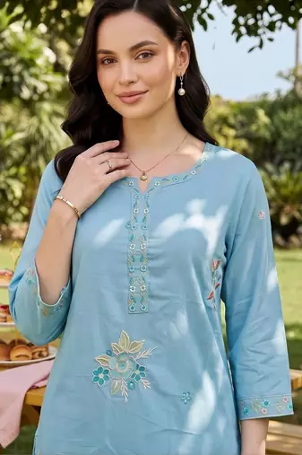 women floral embroidered regular thread work cotton kurta with trousers & with dupatta