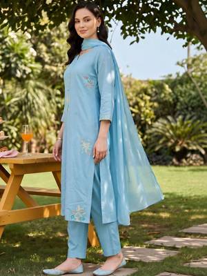 women floral embroidered regular thread work cotton kurta with trousers & with dupatta 3