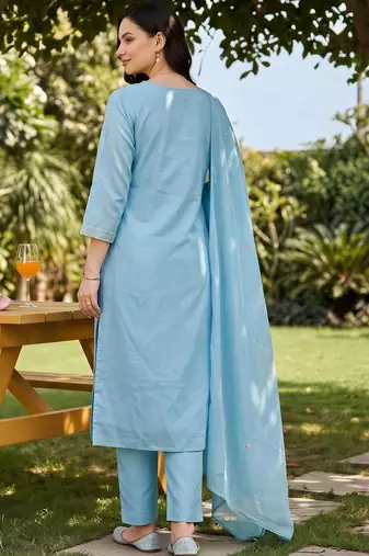 women floral embroidered regular thread work cotton kurta with trousers & with dupatta