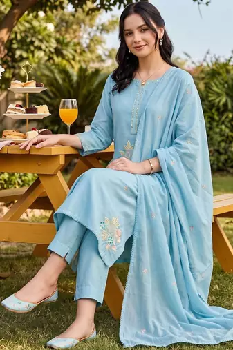 women floral embroidered regular thread work cotton kurta with trousers & with dupatta