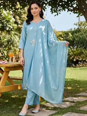 women floral embroidered regular thread work cotton kurta with trousers & with dupatta 6
