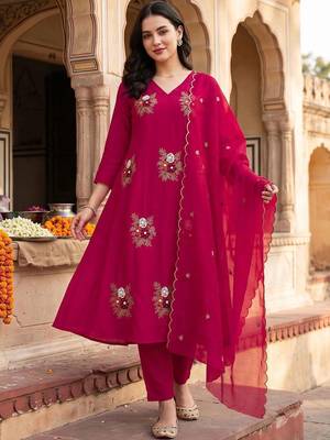 women ethnic motifs embroidered regular thread work kurta with trousers & with dupatta 6