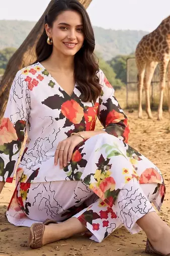 women floral printed regular kurta with trousers