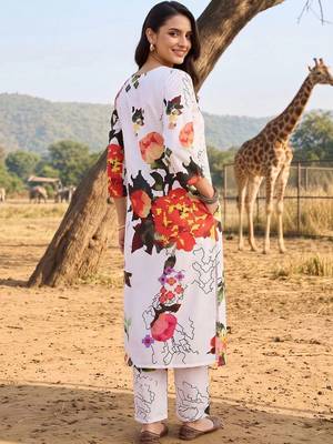 women floral printed regular kurta with trousers 4