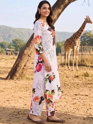 women floral printed regular kurta with trousers 6