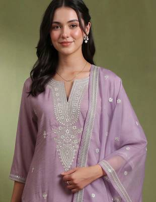 women ethnic motifs embroidered regular thread work kurta with trousers & with dupatta 6