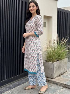 women ethnic motifs printed regular cotton kurta with trousers 4