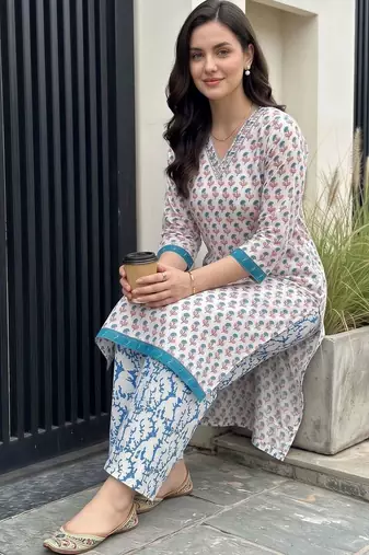 women ethnic motifs printed regular cotton kurta with trousers