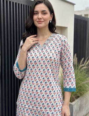 women ethnic motifs printed regular cotton kurta with trousers 6