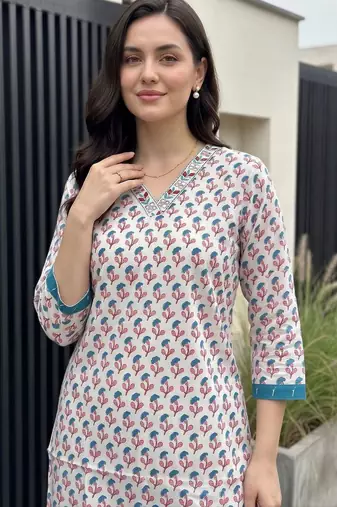 women ethnic motifs printed regular cotton kurta with trousers