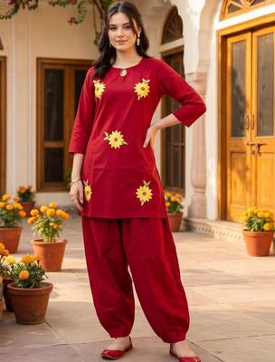 women floral embroidered regular thread work cotton kurta with patiala 1