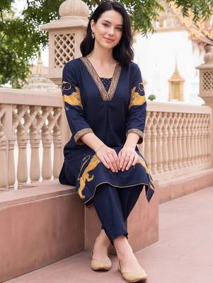 women ethnic motifs printed regular kurta with trousers 1