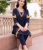 women ethnic motifs printed regular kurta with trousers