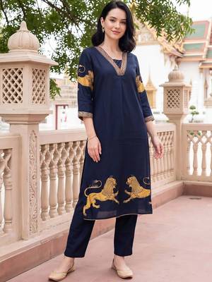 women ethnic motifs printed regular kurta with trousers 2