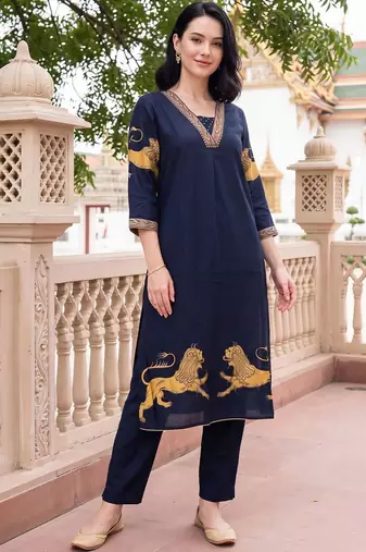 women ethnic motifs printed regular kurta with trousers