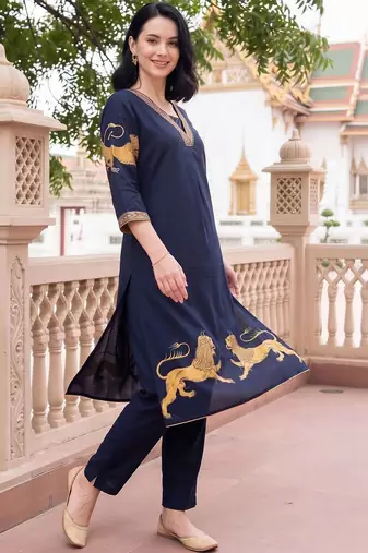 women ethnic motifs printed regular kurta with trousers