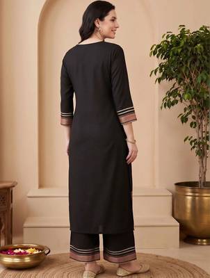 women ethnic motifs regular liva kurta with palazzos 3
