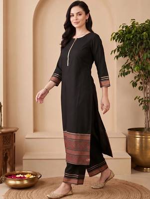 women ethnic motifs regular liva kurta with palazzos 5