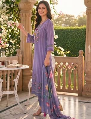 women floral embroidered regular chikankari cotton kurta with trousers & with dupatta 4