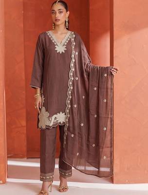 women ethnic motifs embroidered regular thread work kurta with trousers & with dupatta 1