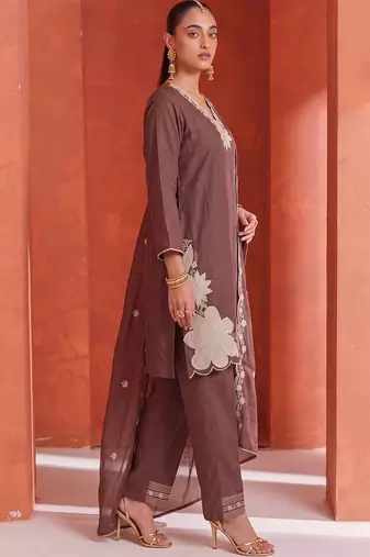 women ethnic motifs embroidered regular thread work kurta with trousers & with dupatta