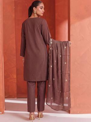 women ethnic motifs embroidered regular thread work kurta with trousers & with dupatta 3