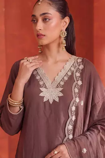 women ethnic motifs embroidered regular thread work kurta with trousers & with dupatta