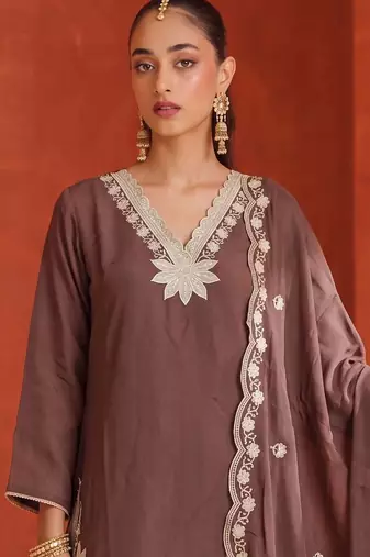 women ethnic motifs embroidered regular thread work kurta with trousers & with dupatta