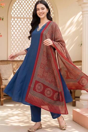 women ethnic motifs regular thread work cotton kurta with trousers & with dupatta
