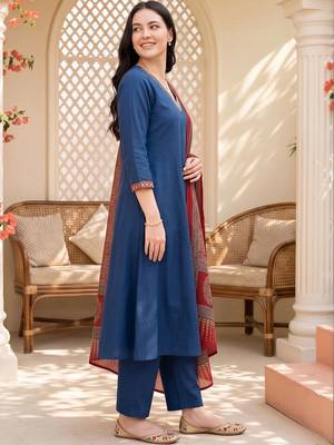women ethnic motifs regular thread work cotton kurta with trousers & with dupatta 3