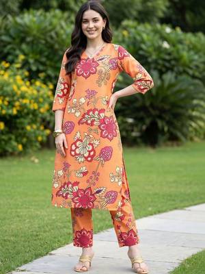 women floral printed regular kurta with trousers 1