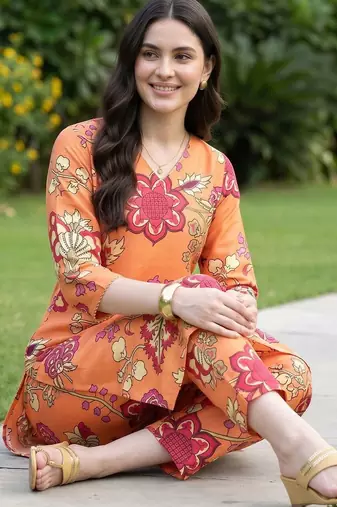 women floral printed regular kurta with trousers