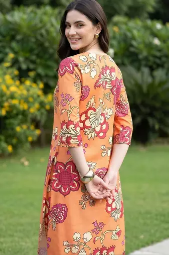 women floral printed regular kurta with trousers