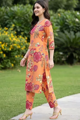 women floral printed regular kurta with trousers