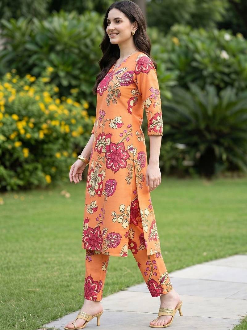 women floral printed regular kurta with trousers